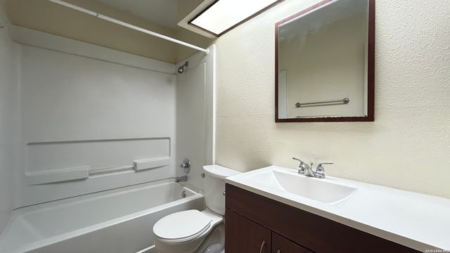 5111 Timber Trace St, San Antonio, TX 78250