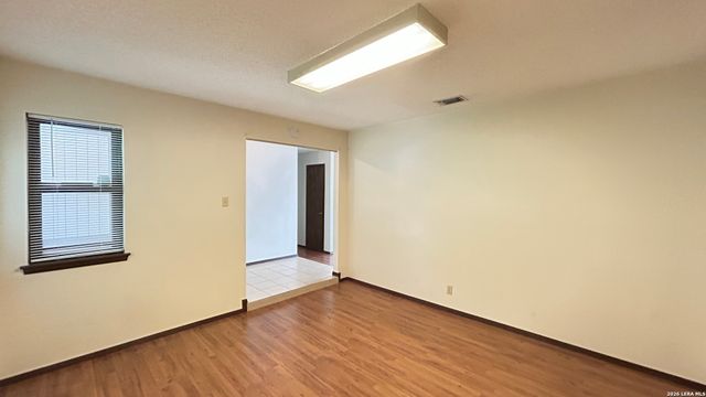 5111 Timber Trace St, San Antonio, TX 78250