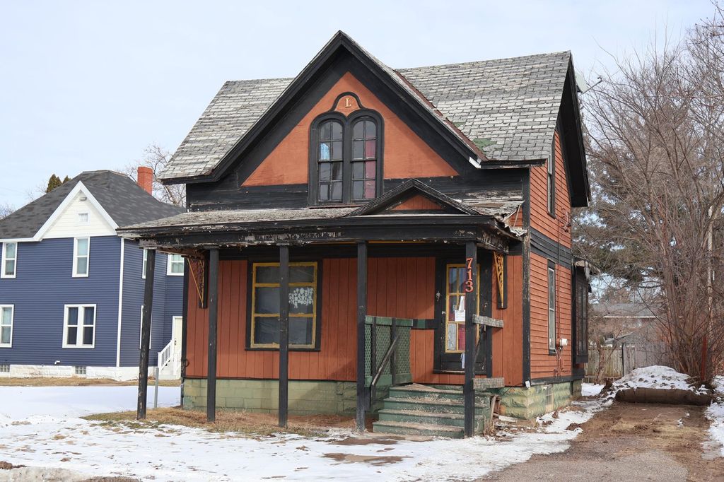 713 5th Avenue, Eau Claire, WI 54703
