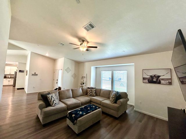 634 W Red Oak Avenue, Porterville, CA 93257