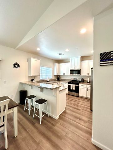 634 W Red Oak Avenue, Porterville, CA 93257