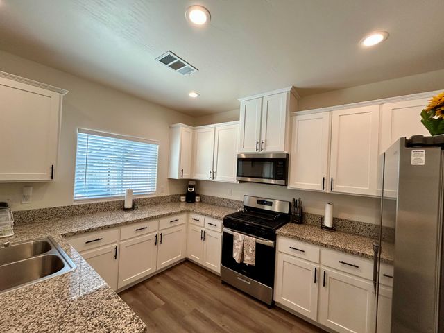 634 W Red Oak Avenue, Porterville, CA 93257