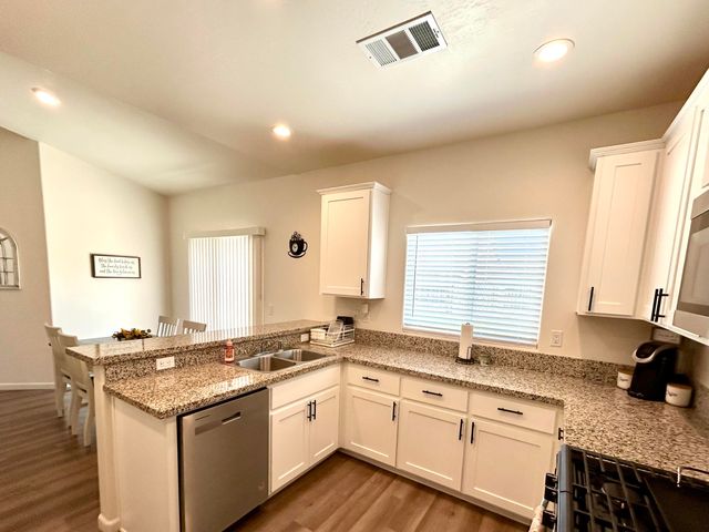 634 W Red Oak Avenue, Porterville, CA 93257