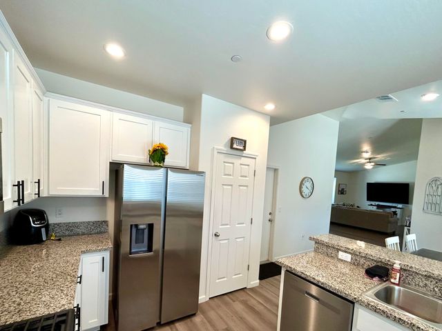 634 W Red Oak Avenue, Porterville, CA 93257