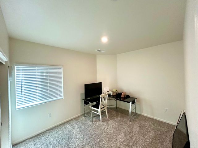 634 W Red Oak Avenue, Porterville, CA 93257