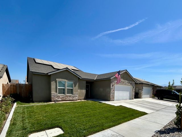 634 W Red Oak Avenue, Porterville, CA 93257