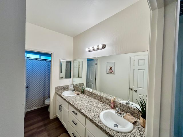 634 W Red Oak Avenue, Porterville, CA 93257