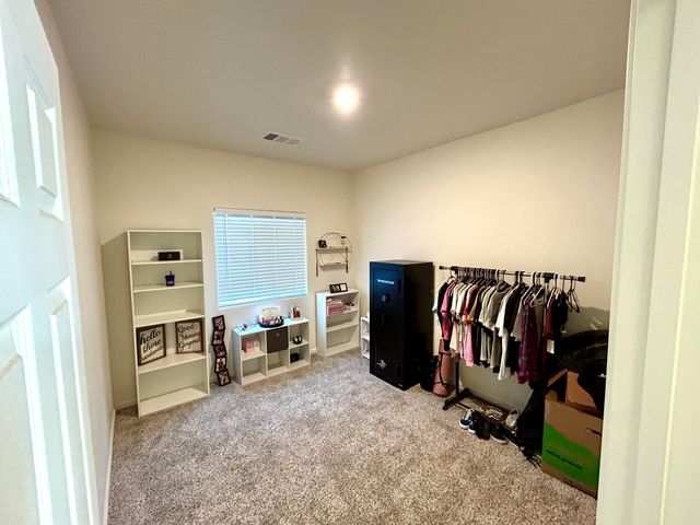 634 W Red Oak Avenue, Porterville, CA 93257