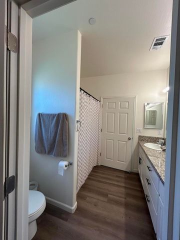 634 W Red Oak Avenue, Porterville, CA 93257