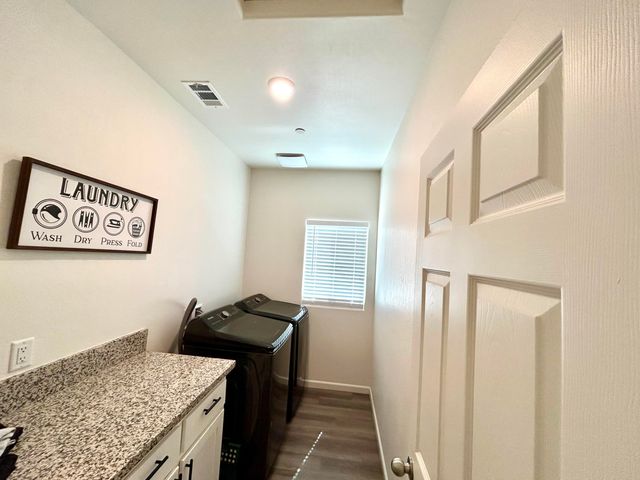634 W Red Oak Avenue, Porterville, CA 93257