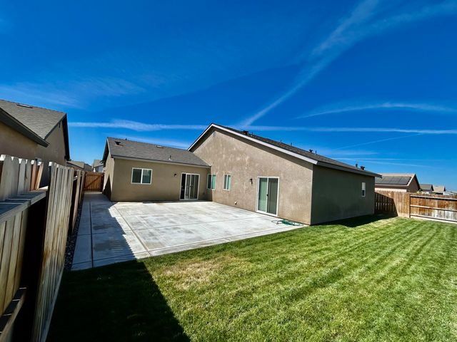 634 W Red Oak Avenue, Porterville, CA 93257