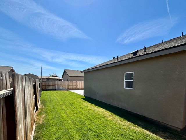 634 W Red Oak Avenue, Porterville, CA 93257