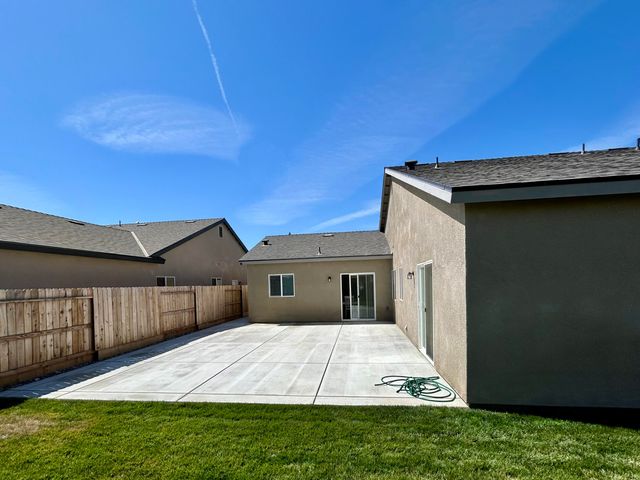 634 W Red Oak Avenue, Porterville, CA 93257
