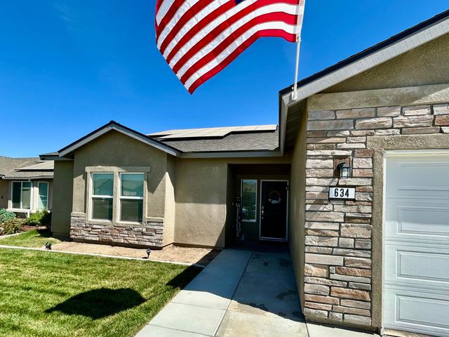 634 W Red Oak Avenue, Porterville, CA 93257