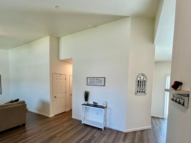 634 W Red Oak Avenue, Porterville, CA 93257