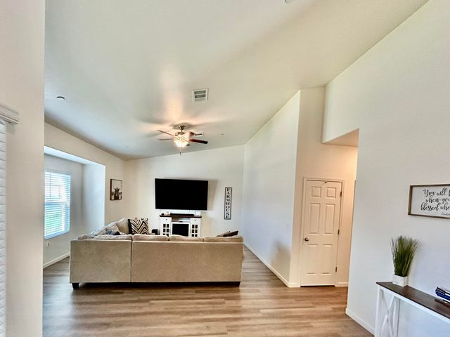 634 W Red Oak Avenue, Porterville, CA 93257