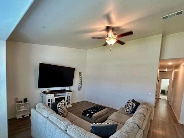 634 W Red Oak Avenue, Porterville, CA 93257