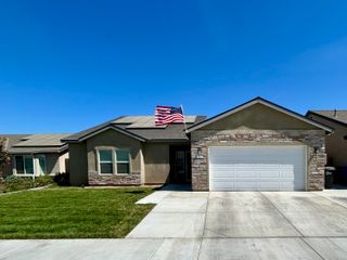 634 W Red Oak Avenue, Porterville, CA 93257