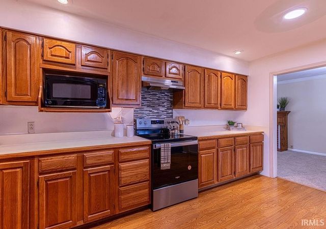 7001 Monroe Avenue, Evansville, IN 47715