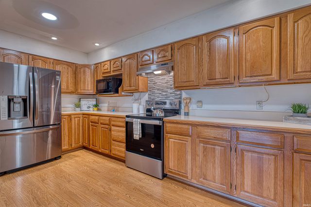 7001 Monroe Avenue, Evansville, IN 47715