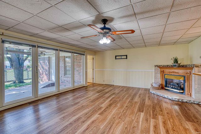 7001 Monroe Avenue, Evansville, IN 47715