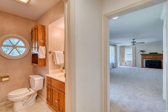 7001 Monroe Avenue, Evansville, IN 47715