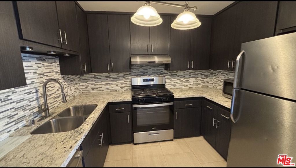 12157 Moorpark Street 204, Studio City, CA 91604 — photo 2