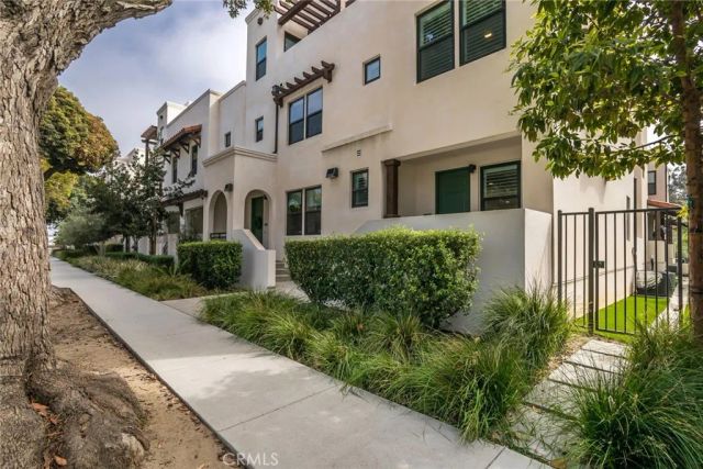 1530 E Thompson Boulevard, Ventura, CA 93001