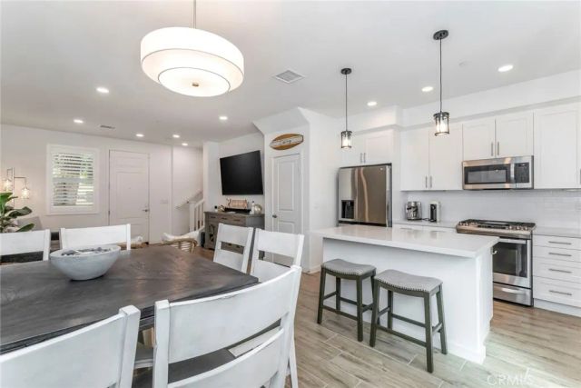 1530 E Thompson Boulevard, Ventura, CA 93001