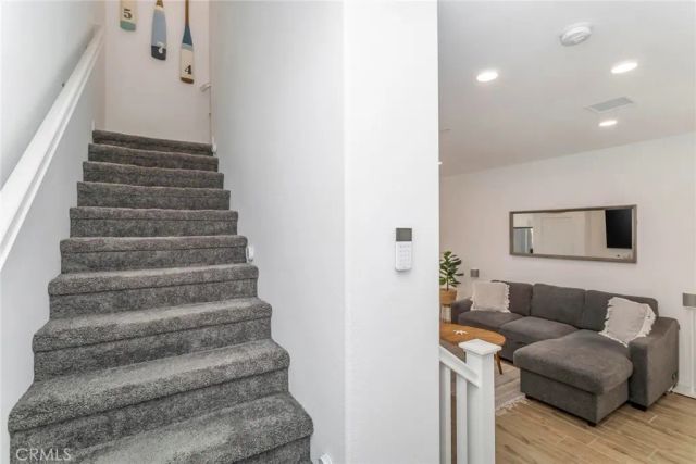 1530 E Thompson Boulevard, Ventura, CA 93001