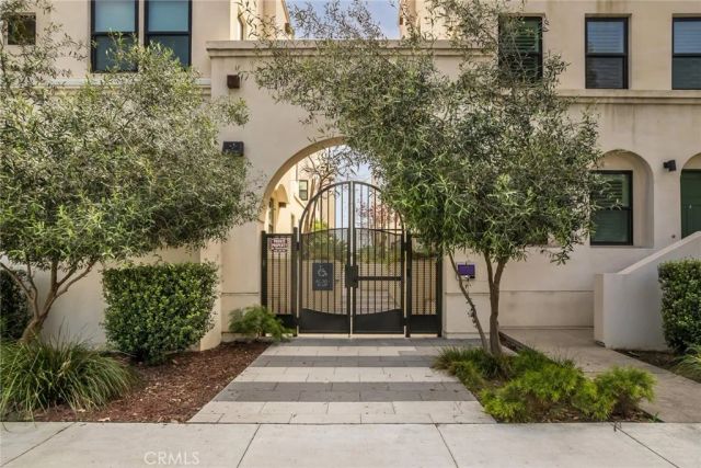 1530 E Thompson Boulevard, Ventura, CA 93001