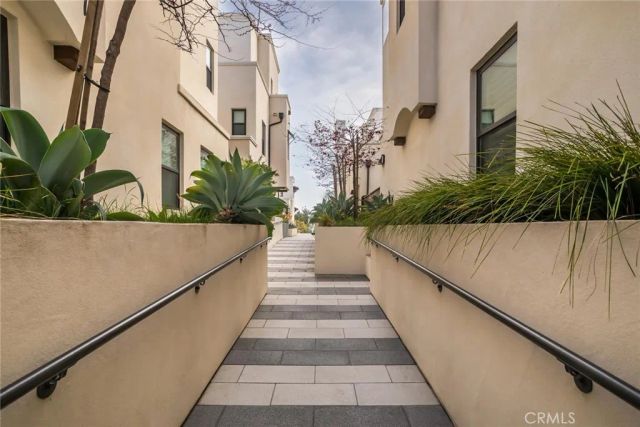 1530 E Thompson Boulevard, Ventura, CA 93001