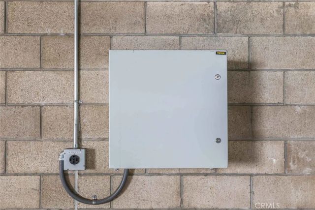 1530 E Thompson Boulevard, Ventura, CA 93001