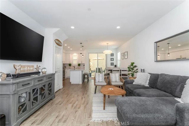 1530 E Thompson Boulevard, Ventura, CA 93001