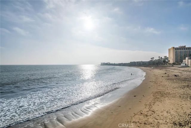 1530 E Thompson Boulevard, Ventura, CA 93001