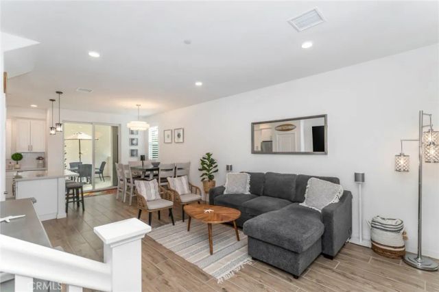 1530 E Thompson Boulevard, Ventura, CA 93001