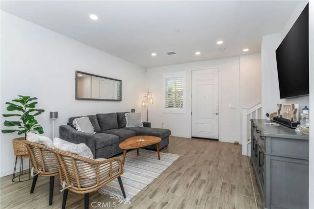 1530 E Thompson Boulevard, Ventura, CA 93001