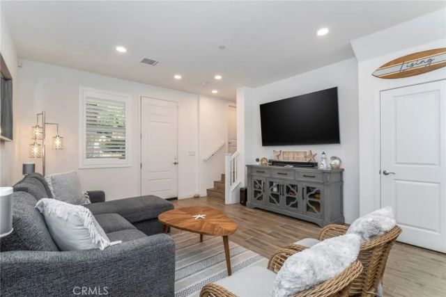 1530 E Thompson Boulevard, Ventura, CA 93001