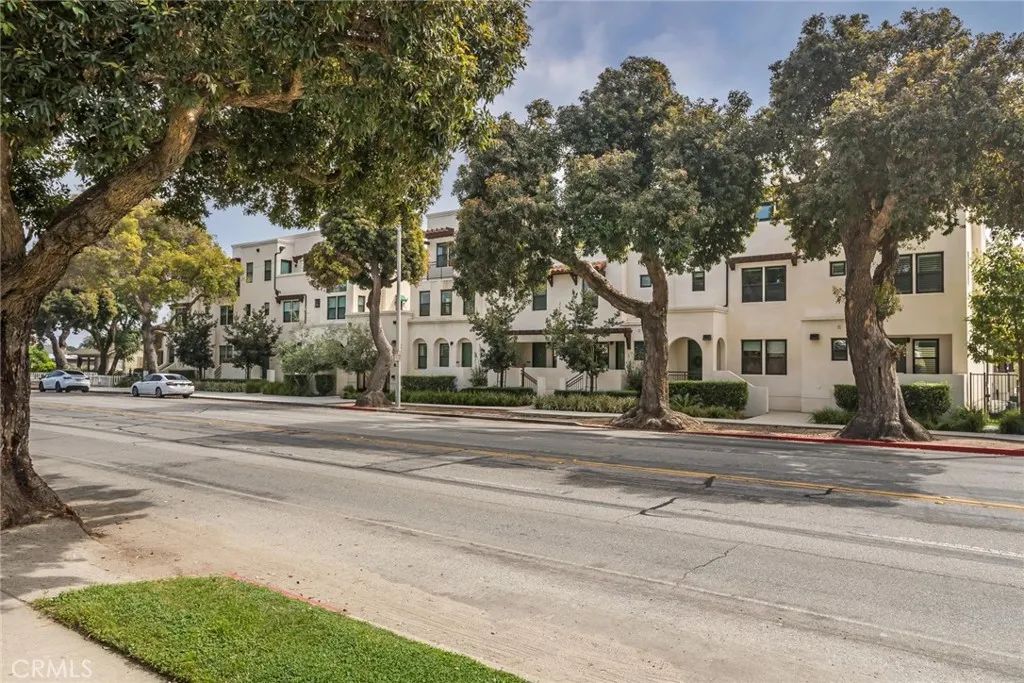 1530 E Thompson Boulevard, Ventura, CA 93001