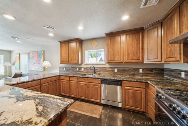 16042 S 97th West Avenue, Sapulpa, OK 74066