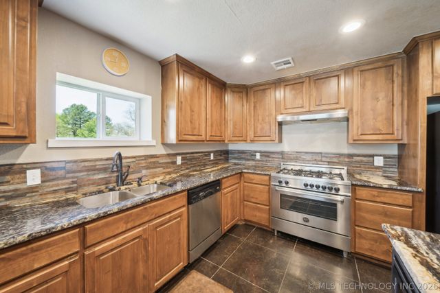 16042 S 97th West Avenue, Sapulpa, OK 74066