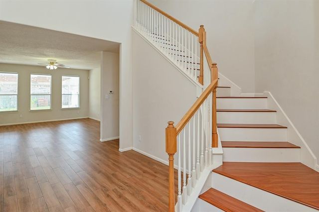 1030 Riverwood Drive, Dickinson, TX 77539