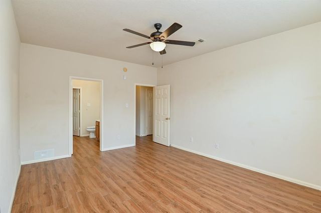 1030 Riverwood Drive, Dickinson, TX 77539