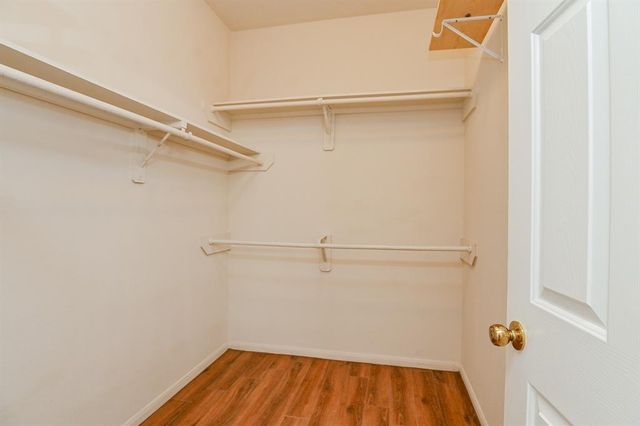 1030 Riverwood Drive, Dickinson, TX 77539