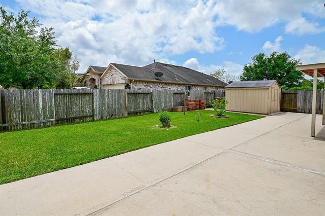 1030 Riverwood Drive, Dickinson, TX 77539