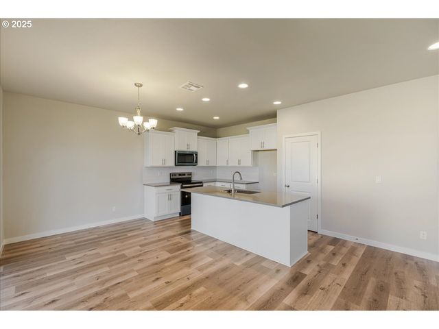 410 S Elm St, Yamhill, OR 97148