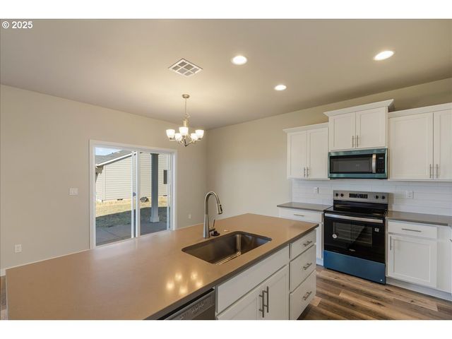 410 S Elm St, Yamhill, OR 97148