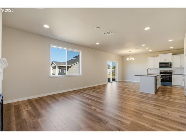 410 S Elm St, Yamhill, OR 97148