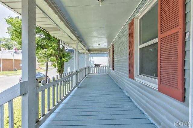 133 E Alton Avenue, East Alton, IL 62024