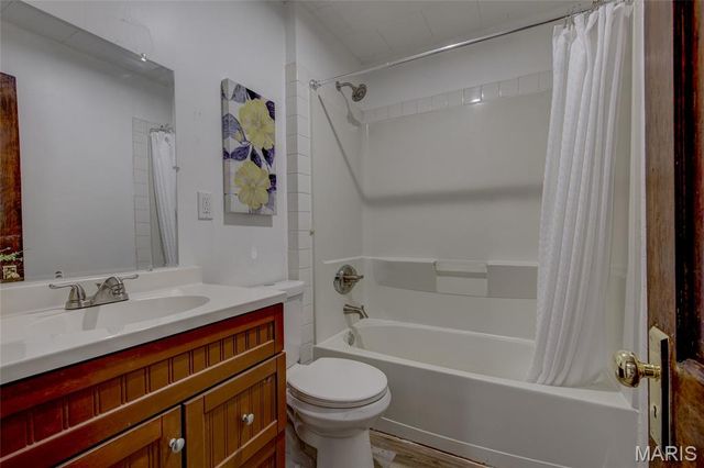 133 E Alton Avenue, East Alton, IL 62024